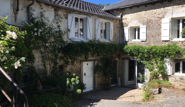 Country getaway in the Albigensian mountains