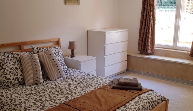 Country get away in wine region with swimming pool & games room