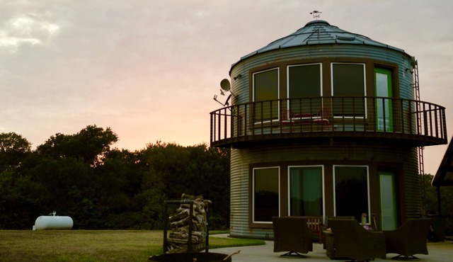 Country get away in Waxahachie, TX on 10 acres Shared with The Yurt in the Woods