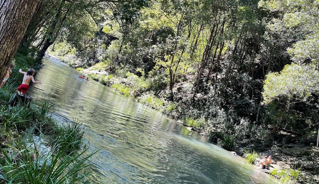 Country Getaway at Crystal Creek - Sleeps 9