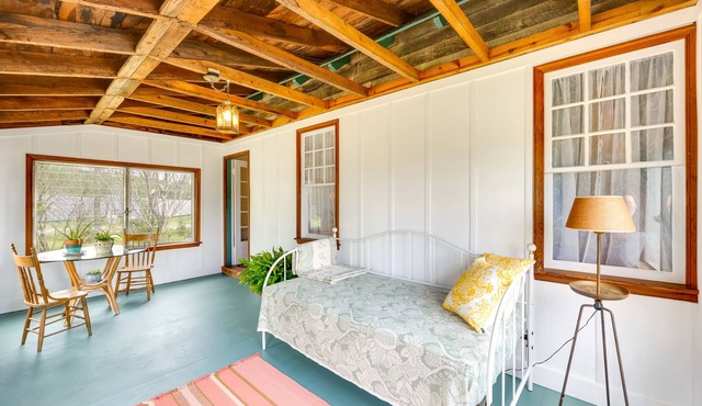 Country Getaway in Kinsale: Sunroom, Pond Access!