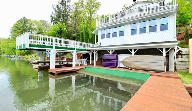 Country Getaway: Upper House with lake access