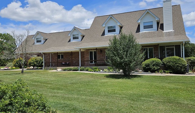 Country Getaway Close to Campus-Kyle Gameday House Rental on 6 Acres