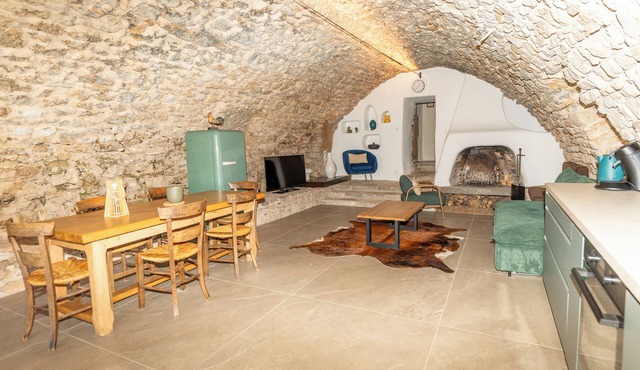 Country gîte in the heart of the Larzac region, with breathtaking views of the Millau Viaduct.