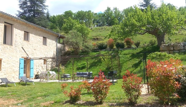 Country gite near Sisteron for 2 to 4 people (3-star rating).