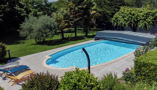 COUNTRY GITE WITH PARK AND SWIMMING POOL