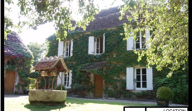 COUNTRY GITE WITH SWIMMING POOL ON RIVER BANK