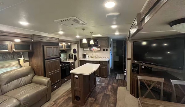 Country Glamper fireplace hot tub cold plunge