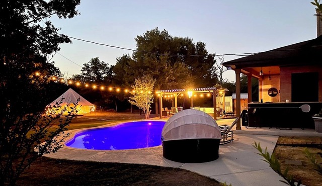 Country Glamping in the Love Shack with Pool/Hot tub and lots of activities