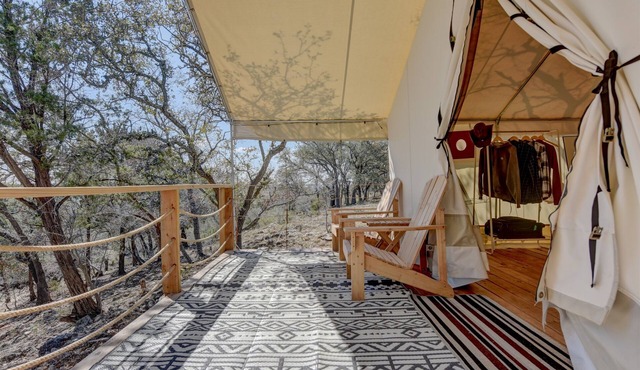 Country Glamping Retreat with Starry Night Skies