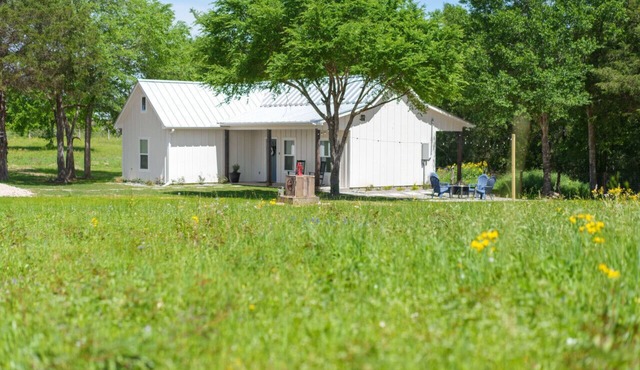 Country Gold | Cozy Farmhouse Escape