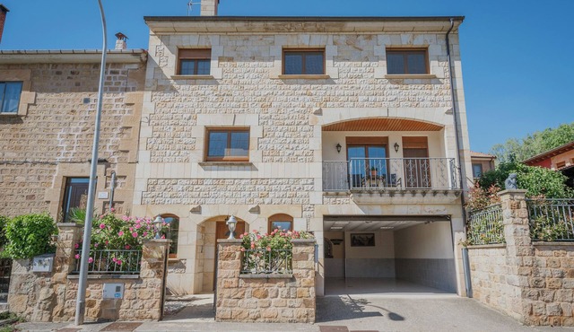 Country House 'Casa Rural El Arroyal' with Mountain View, Private Terrace and Wi-Fi