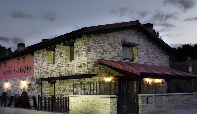 Country House 'La Puerta Del Rio Lobos' with Mountain View, Private Pool and Wi-Fi