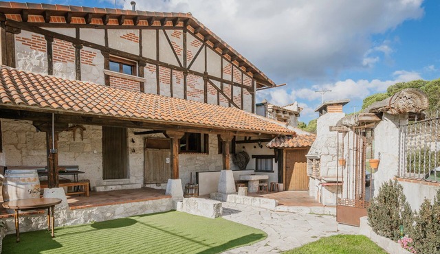 Country House 'El Pico Llanillo' with Mountain View, Private Pool and Wi-Fi