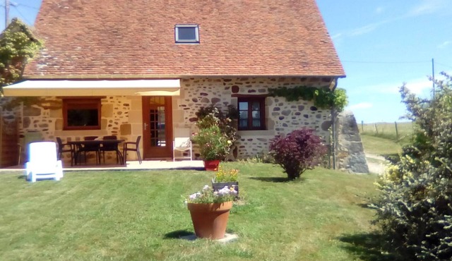 Country house with pond, pets allowed, private garden