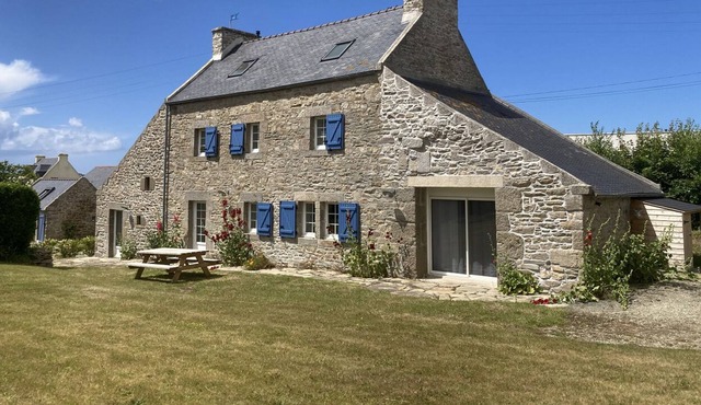 Country house for 8 people 10 minutes walk from the Tréompan dunes