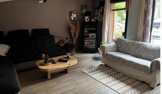 Country house with woodturning presentation