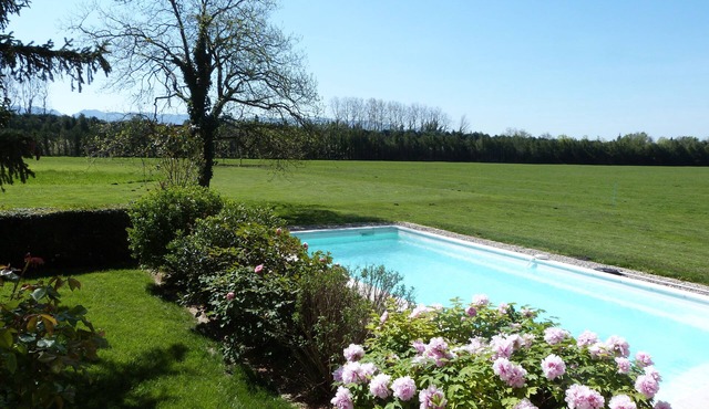 Country house with a pool in Saint-Rémy-de-Provence, sleeps 8
