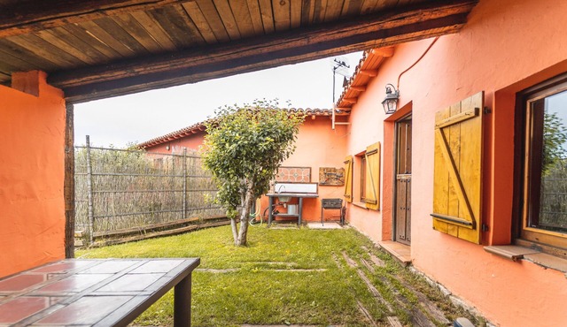 Country House 'La Casina' with Mountain Views and Private Garden