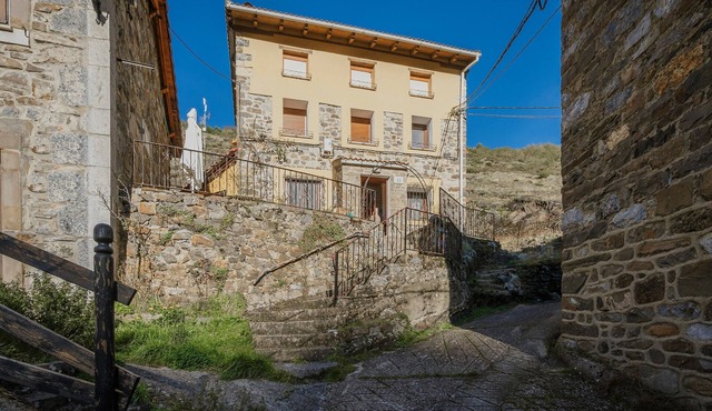 Country Home 'La Casa De Sara ' with Mountain View, Private Terrace and Wi-Fi