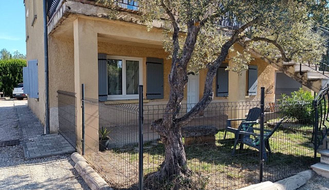 Country house near town center, 2 to 6 persons, above ground pool, 2 parking spaces