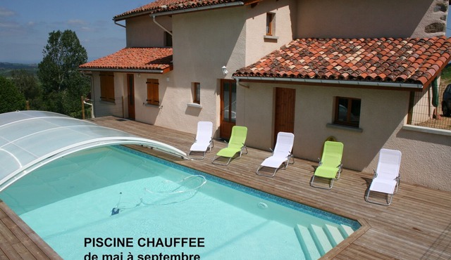 Country house, PRIVATE SWIMMING POOL heated from May to Sept. Auvergne-Rhône-Alpes