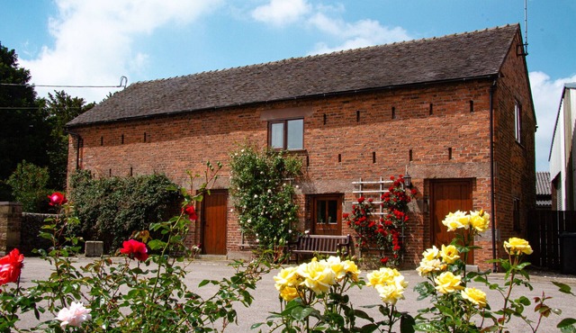 Country Holiday Cottage - family friendly, close to Alton Towers!