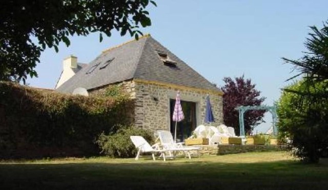 country holiday home - PLONEVEZ-PORZAY