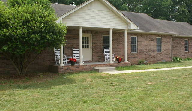 Country home 30 minutes from downtown Nashville!