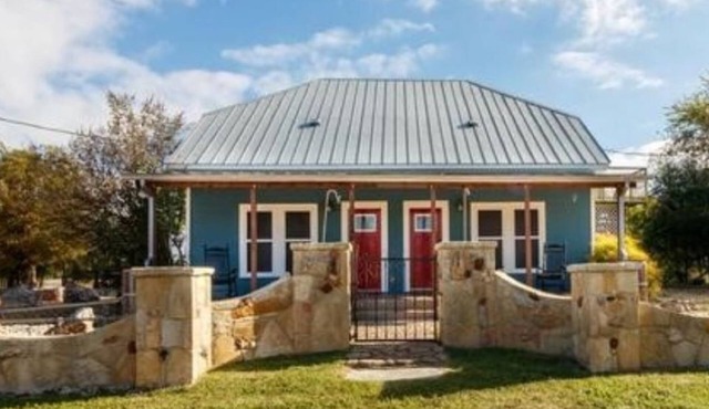 Country home at scenic Hill Country crossroads. Sleeps up to 10