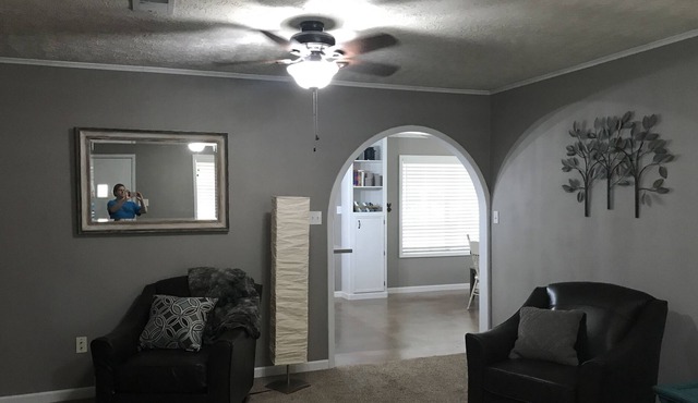 Country home close to Everything! Only 1 mile from EXPO Center.