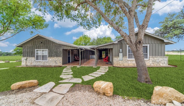Country Home for that Relaxing Getaway on a Texas Hill Country Ranch