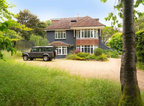 Country Home in Idyllic South Downs - Views, Free Parking for 7 cars, Play room, Steam room, Fire Pit and more