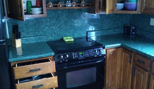 !Country Home Get Away! !Private Backyard!