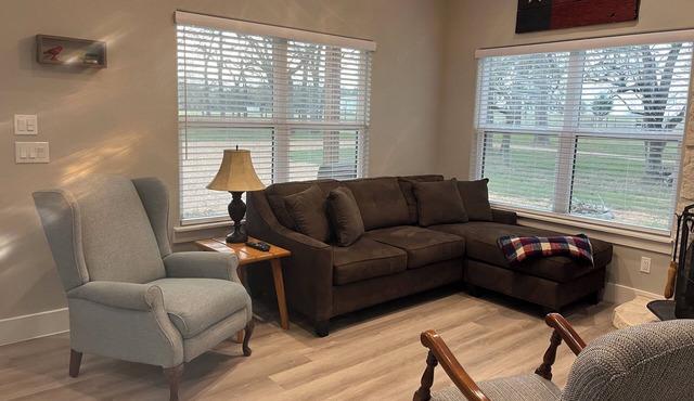 Country Home in Fayette County Tx that sleeps 6. Close to Warrenton and Roundtop
