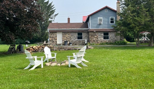 Country Home just minutes from multiple Finger Lakes!