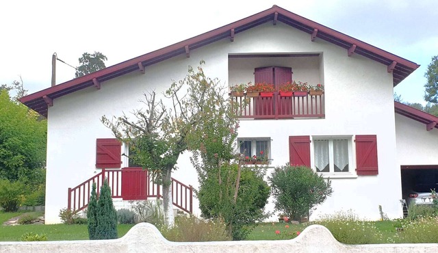 Country Home Near Beaches and Cities – Spacious, 4 Bedrooms, WiFi, Garden, Parking