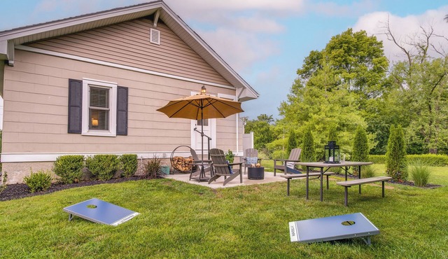 Country Home Near EIU & Lake Charleston!