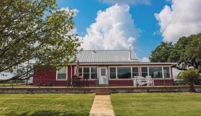 Country Home on 33 acres, sleeps 18, On the San Saba River!