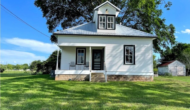 Country Home on the Colorado River; Round Top, MS 150, tubing, canoeing, fishing