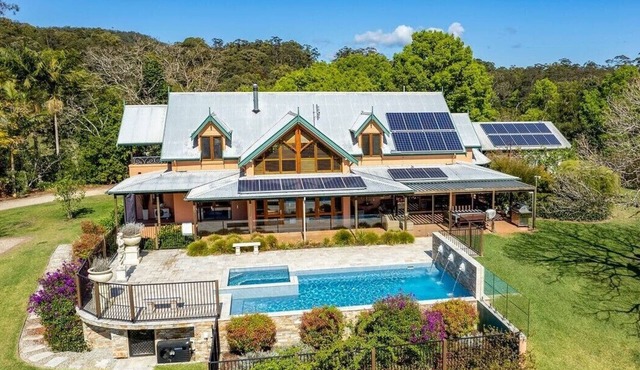 Country home. Resort facilities. Private with views and pool.