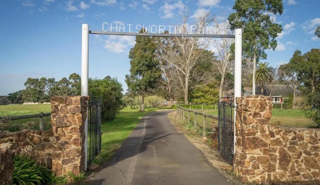 Country Home Stay, Animals, 2 Properties Sleeps 15