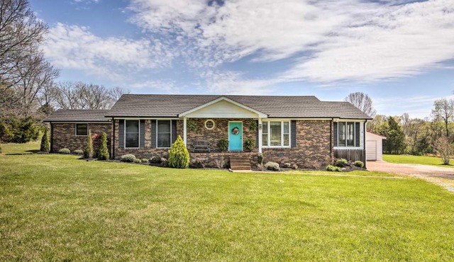 Country Home with Fire Pit 40 Mi to Nashville!