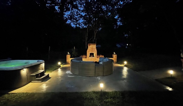 Country Home with Hot Tub and Two Kings