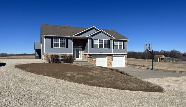 Country home with lake access and game room.