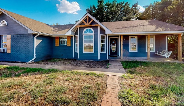 Country home with large yard, covered patio, firepit, AC, & W/D