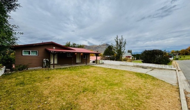 Country home with Mountain View's, AC & fast WiFi