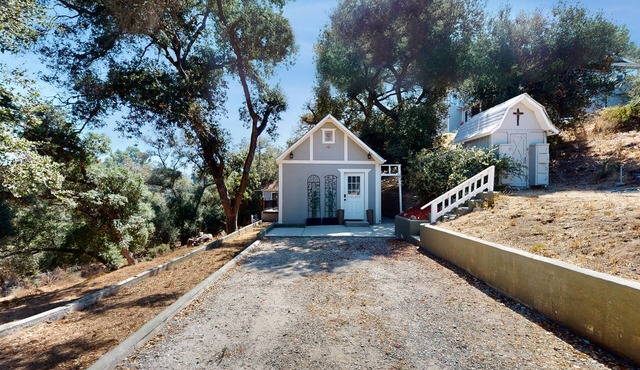 Country home with stunning views, AC, washer/dryer, & patio