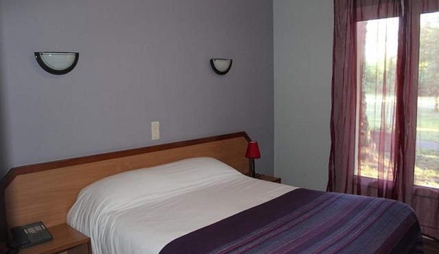 COUNTRY HOTEL ROOM NEAR THOUARS 79
