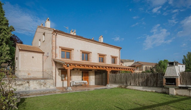 Country House 'Casas Rurales Velasco I I' with Private Terrace, Wi-Fi and Air Conditioning